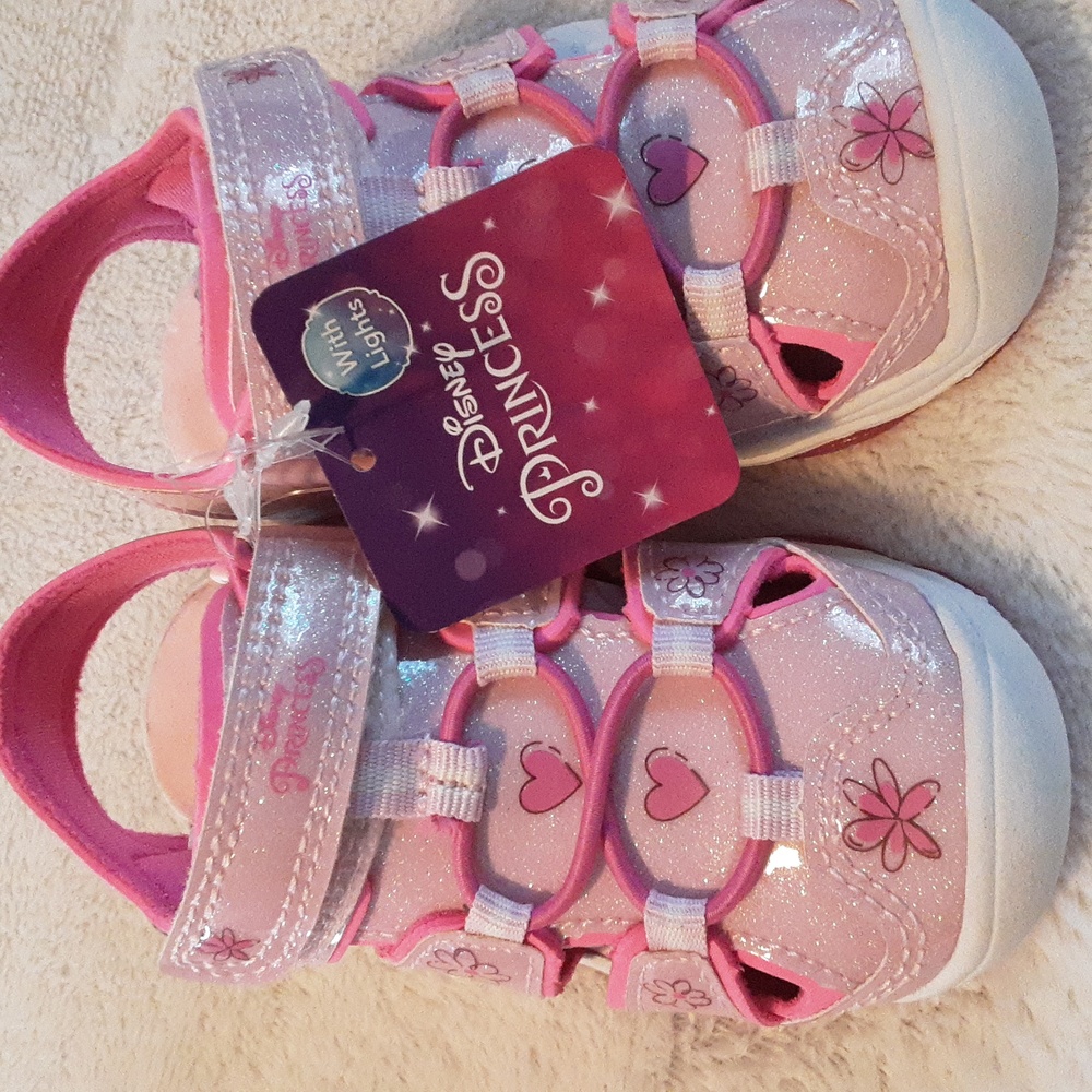 Disney princess pink girl's trekking sandals size 7 with lights.